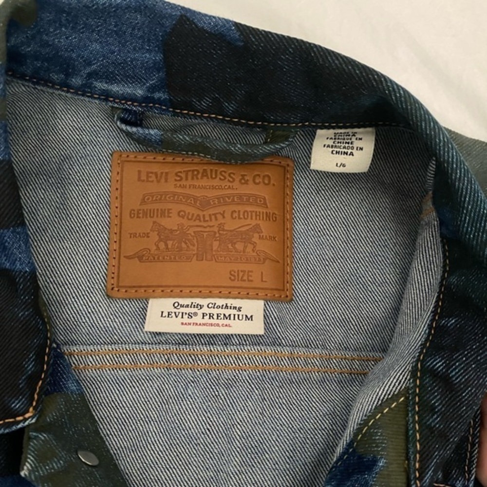 Levi Strauss- Denim Painted Camo “Trucker” Jacket - Picture 5 of 6